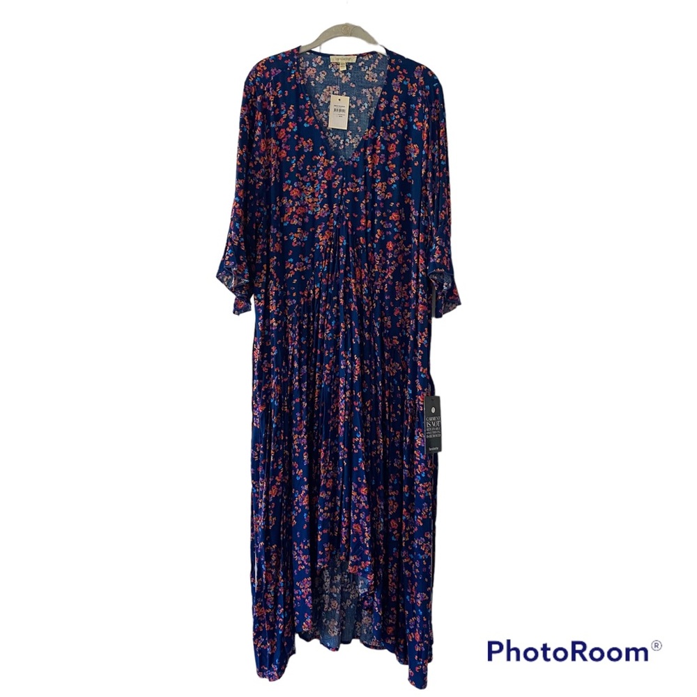 NWT. LORALETTE
Valencia Dress - blue ditsy